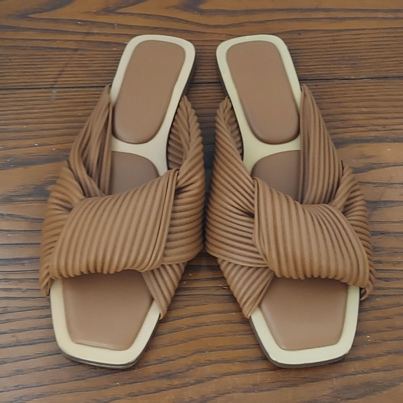 Shoes - Picture 2 of 12